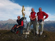 36 Alla Madonnina del Baciamorti (2009 m) con tre amici del GAC